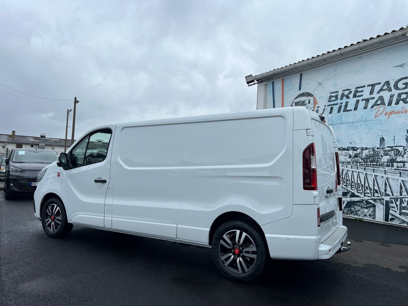 Photo 2 de l'offre de RENAULT TRAFIC BLANC 3T L2H1 170 CV BVA9 EXCLUSIVE + OPTIONS à 42660€ chez Bretagne Utilitaires