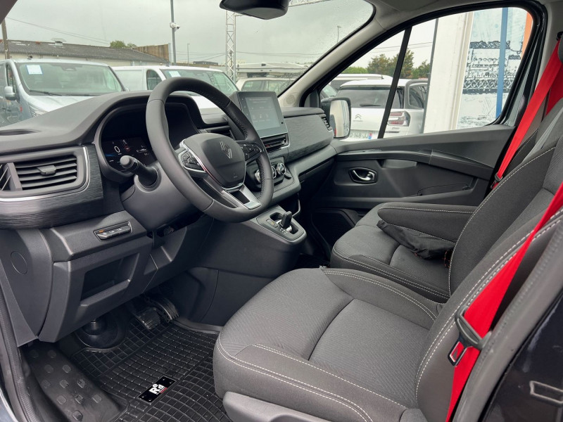 Photo 4 de l'offre de RENAULT TRAFIC COMETE 3T L1H1 170 CV BVA9 EXCLUSIVE + OPTIONS à 41940€ chez Bretagne Utilitaires