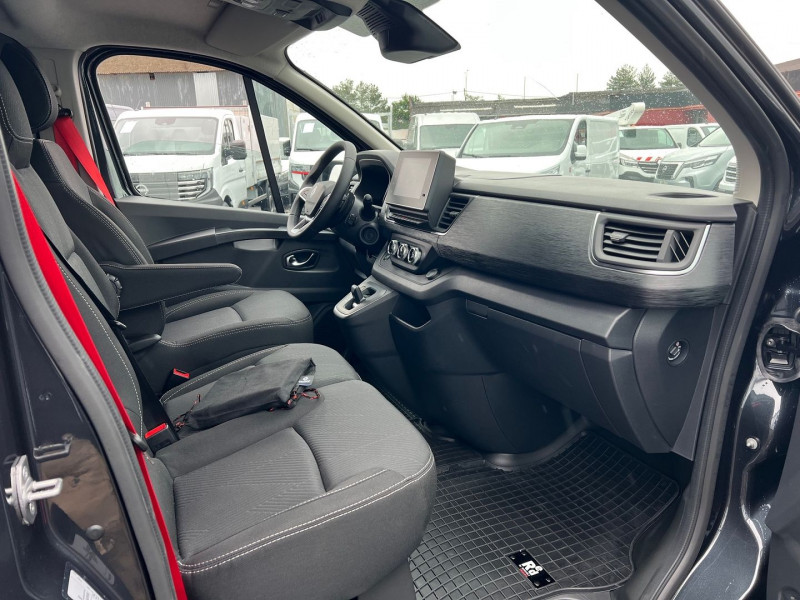 Photo 5 de l'offre de RENAULT TRAFIC COMETE 3T L1H1 170 CV BVA9 EXCLUSIVE + OPTIONS à 41940€ chez Bretagne Utilitaires