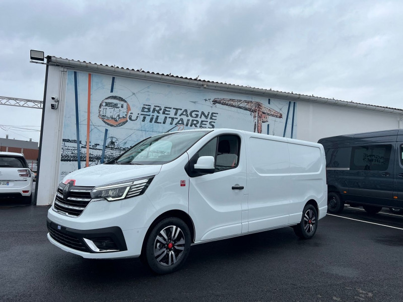Photo 1 de l'offre de RENAULT TRAFIC BLANC 3T L2H1 170 CV BVA9 EXCLUSIVE + OPTIONS à 42660€ chez Bretagne Utilitaires