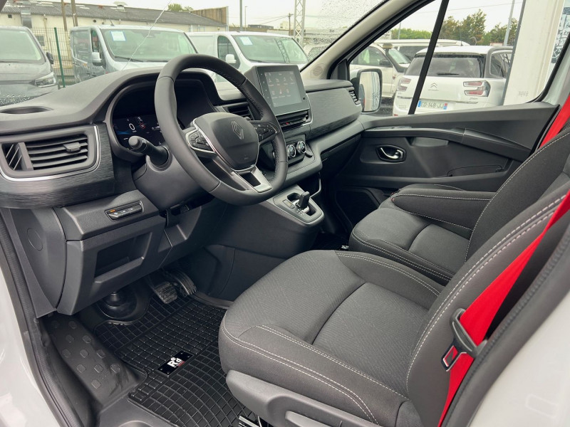 Photo 3 de l'offre de RENAULT TRAFIC BLANC 3T L2H1 170 CV BVA9 EXCLUSIVE + OPTIONS à 42660€ chez Bretagne Utilitaires