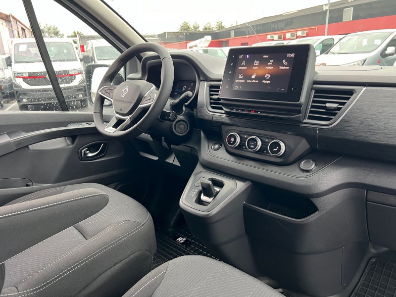 Photo 5 de l'offre de RENAULT TRAFIC BLANC 3T L2H1 170 CV BVA9 EXCLUSIVE + OPTIONS à 42660€ chez Bretagne Utilitaires