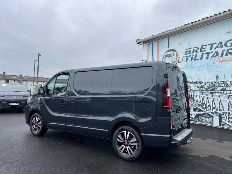Photo 2 de l'offre de RENAULT TRAFIC COMETE 3T L1H1 170 CV BVA9 EXCLUSIVE + OPTIONS à 41940€ chez Bretagne Utilitaires