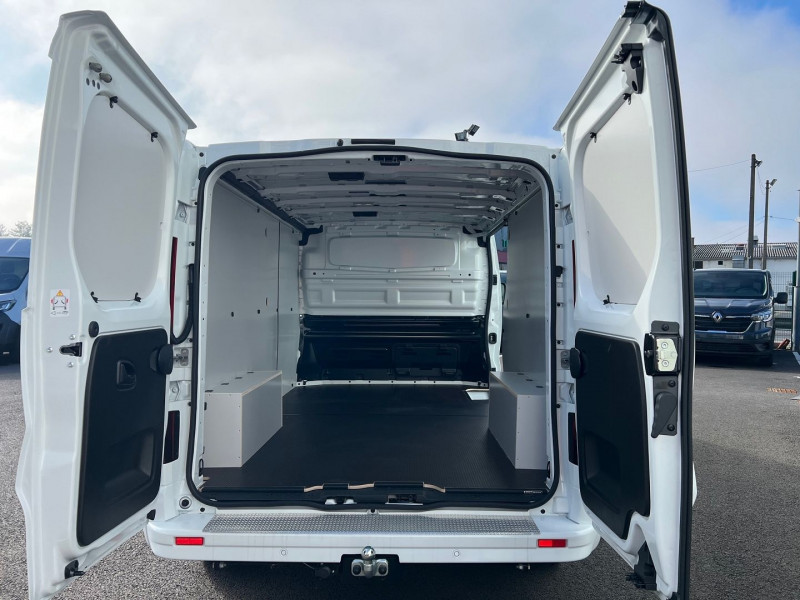 Photo 6 de l'offre de RENAULT TRAFIC BLANC 3T L2H1 170 CV BVA9 EXCLUSIVE + OPTIONS à 42660€ chez Bretagne Utilitaires