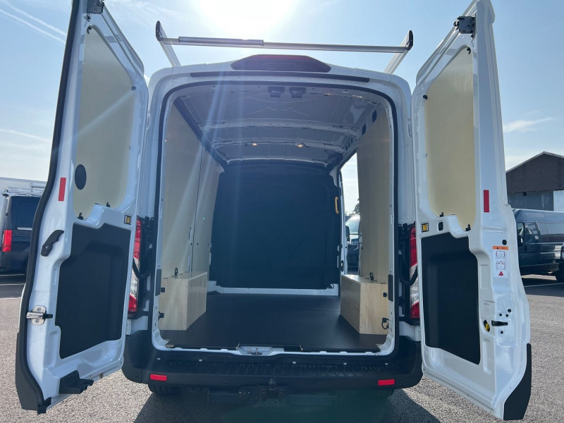 Photo 3 de l'offre de FORD TRANSIT 2T GALERIE T350 L2H2 2.0 130CH TREND BUSINESS + OPTIONS à 32340€ chez Bretagne Utilitaires