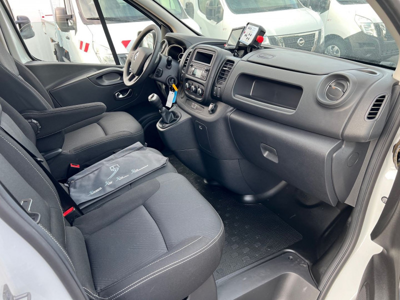 Photo 7 de l'offre de RENAULT TRAFIC NACELLE 101FCC L2H1 TRONQUE 2.0 DCI 145CH GRAND CONFORT à 59940€ chez Bretagne Utilitaires