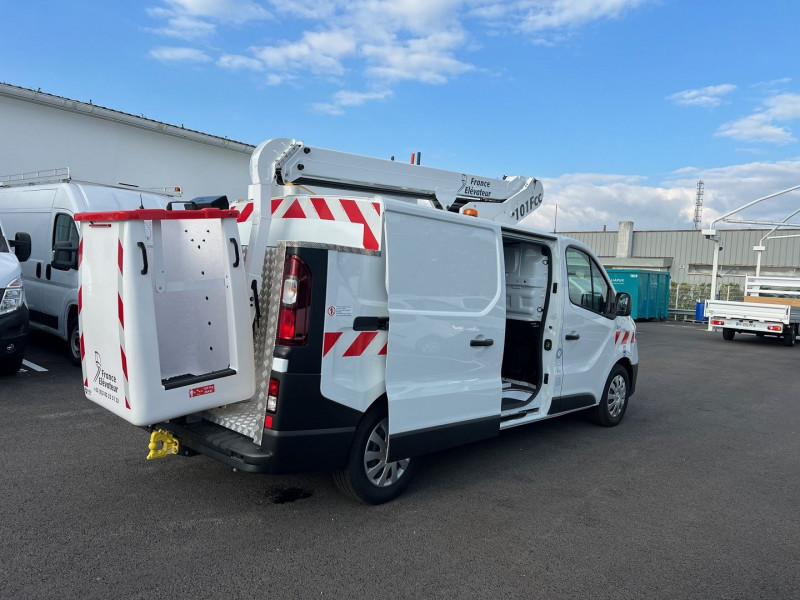 Photo 1 de l'offre de RENAULT TRAFIC NACELLE 101FCC L2H1 TRONQUE 2.0 DCI 145CH GRAND CONFORT à 59940€ chez Bretagne Utilitaires
