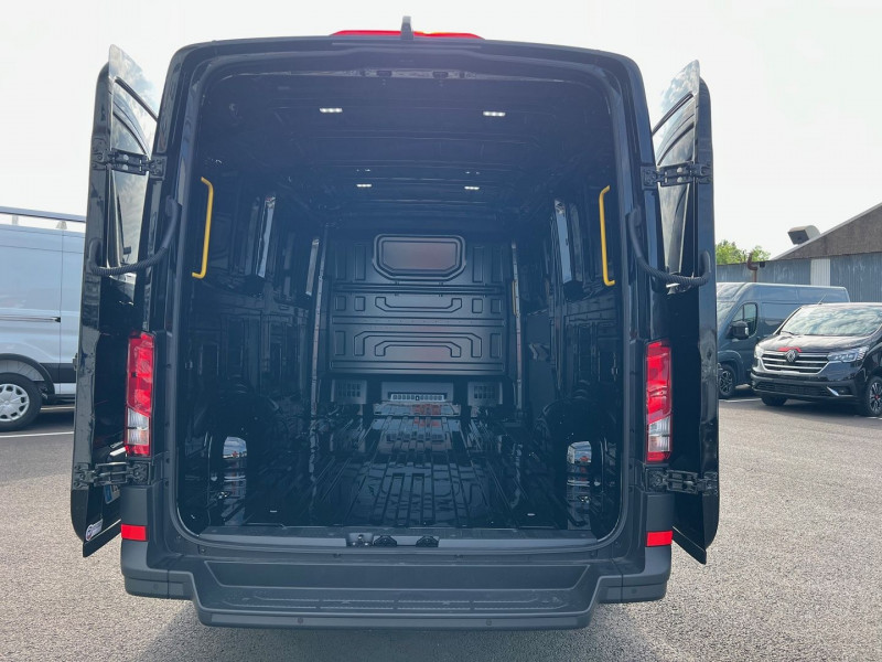 Photo 5 de l'offre de VOLKSWAGEN CRAFTER FG L3H2 2.0 TDI 140CH BUSINESS TRACTION + OPTIONS à 38940€ chez Bretagne Utilitaires