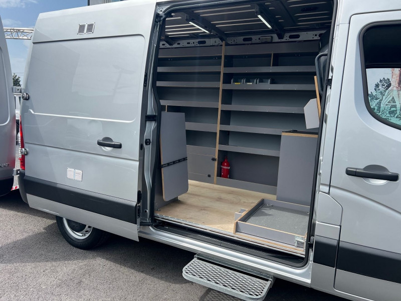 Photo 8 de l'offre de RENAULT MASTER HAYON ELEVATEUR F3500 L2H2 2.3 DCI 135CH ATELIER + OPTIONS à 26340€ chez Bretagne Utilitaires