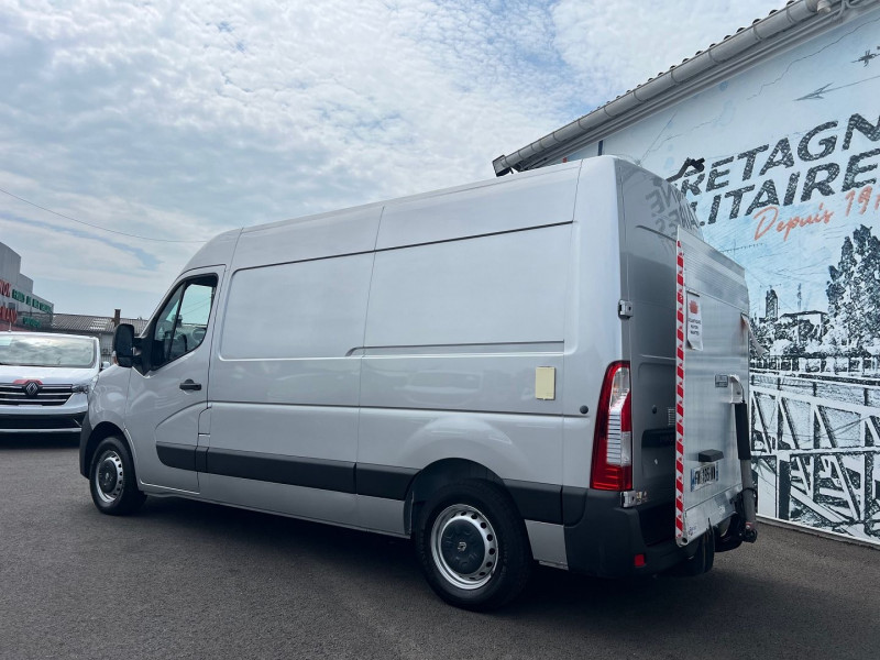 Photo 5 de l'offre de RENAULT MASTER HAYON ELEVATEUR F3500 L2H2 2.3 DCI 135CH ATELIER + OPTIONS à 26340€ chez Bretagne Utilitaires