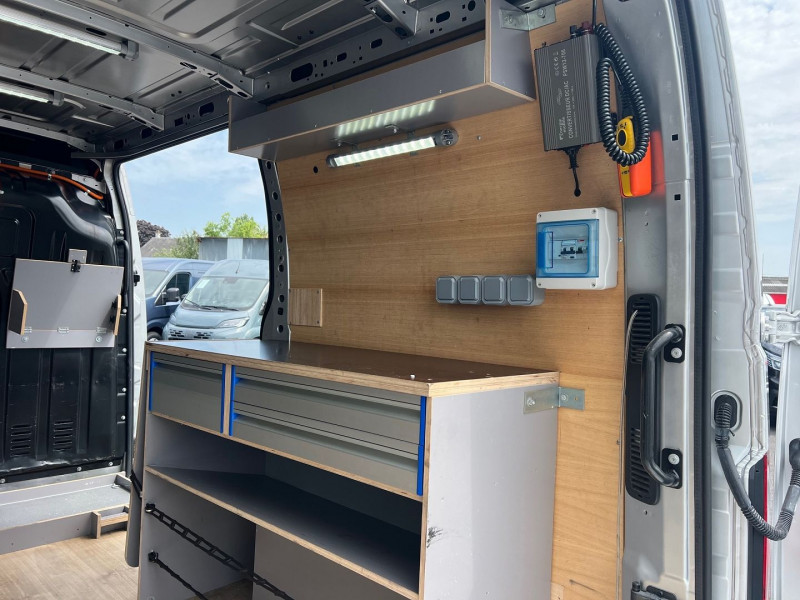 Photo 9 de l'offre de RENAULT MASTER HAYON ELEVATEUR F3500 L2H2 2.3 DCI 135CH ATELIER + OPTIONS à 26340€ chez Bretagne Utilitaires