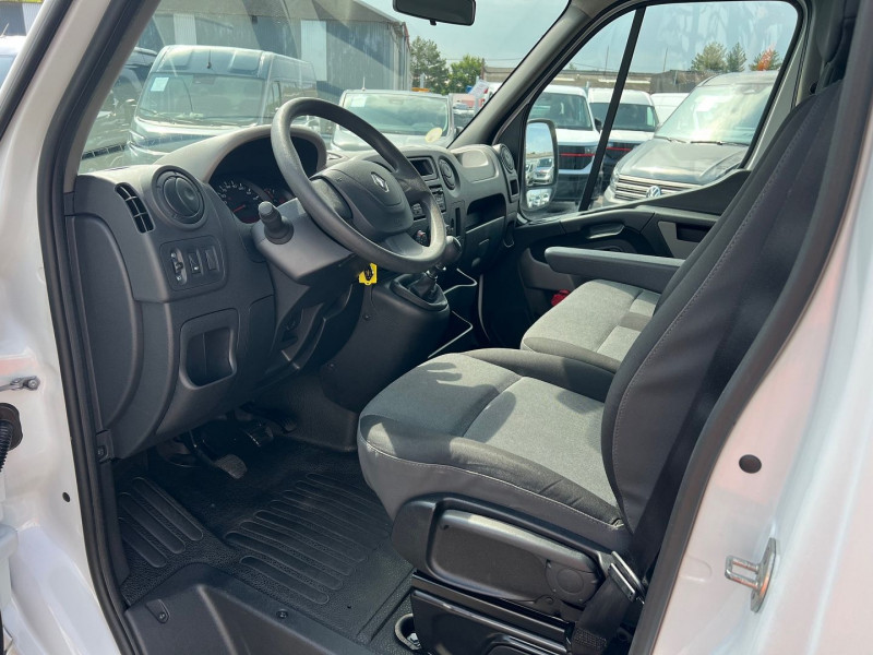Photo 5 de l'offre de RENAULT MASTER CAISSE TAUTLINER 4M47 F3500 L3 2.3 DCI 110CH CONFORT à 23580€ chez Bretagne Utilitaires