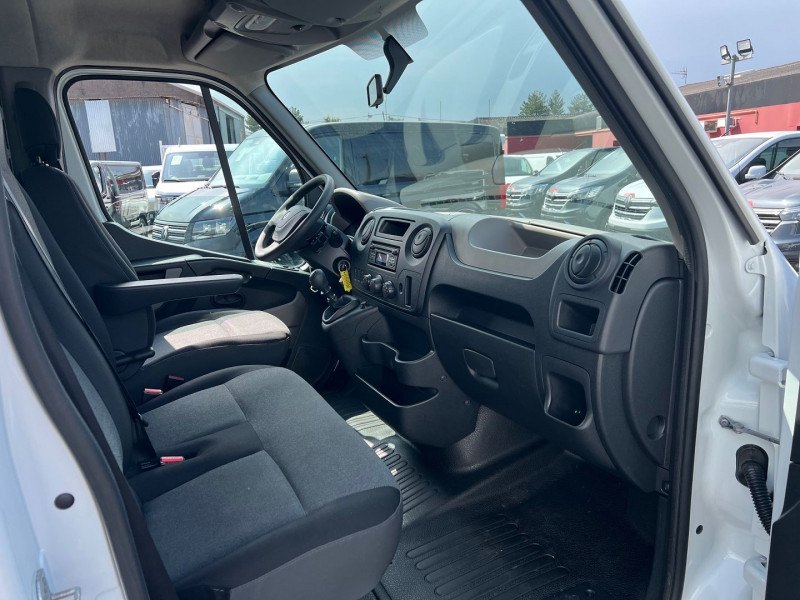 Photo 6 de l'offre de RENAULT MASTER CAISSE TAUTLINER 4M47 F3500 L3 2.3 DCI 110CH CONFORT à 23580€ chez Bretagne Utilitaires