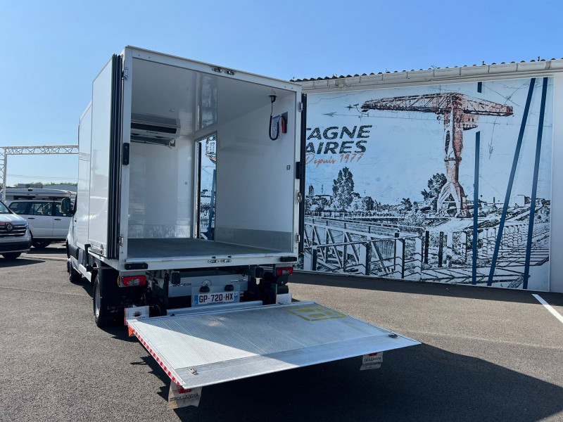 Photo 4 de l'offre de MERCEDES-BENZ SPRINTER CCB BVA 515 CDI CAISSE FRIGO FRCX + HAYON 750 KG à 47940€ chez Bretagne Utilitaires