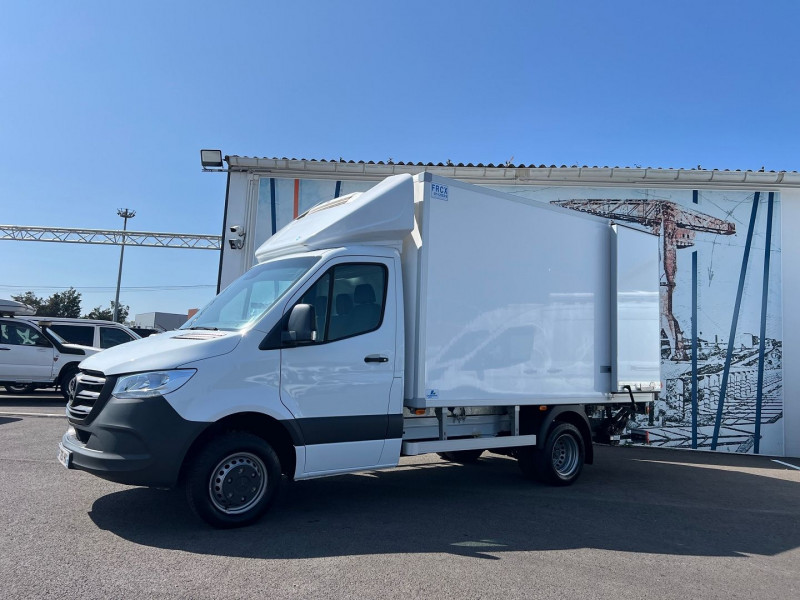 Photo 1 de l'offre de MERCEDES-BENZ SPRINTER CCB BVA 515 CDI CAISSE FRIGO FRCX + HAYON 750 KG à 47940€ chez Bretagne Utilitaires