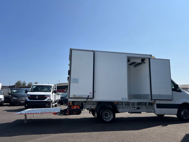 Photo 3 de l'offre de MERCEDES-BENZ SPRINTER CCB BVA 515 CDI CAISSE FRIGO FRCX + HAYON 750 KG à 47940€ chez Bretagne Utilitaires
