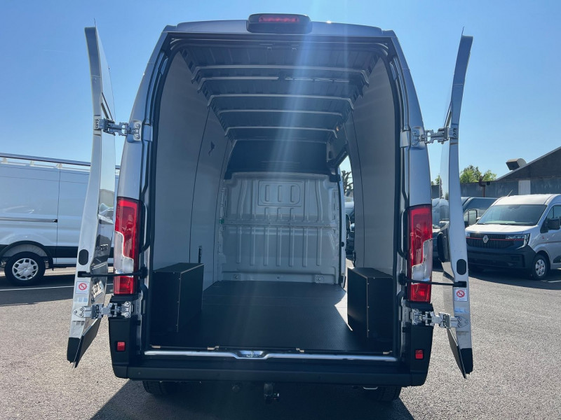 Photo 3 de l'offre de FIAT DUCATO FG L3H3 3.5 MAXI 180CH PACK PREMIUM CONNECT BVA8 à 44340€ chez Bretagne Utilitaires
