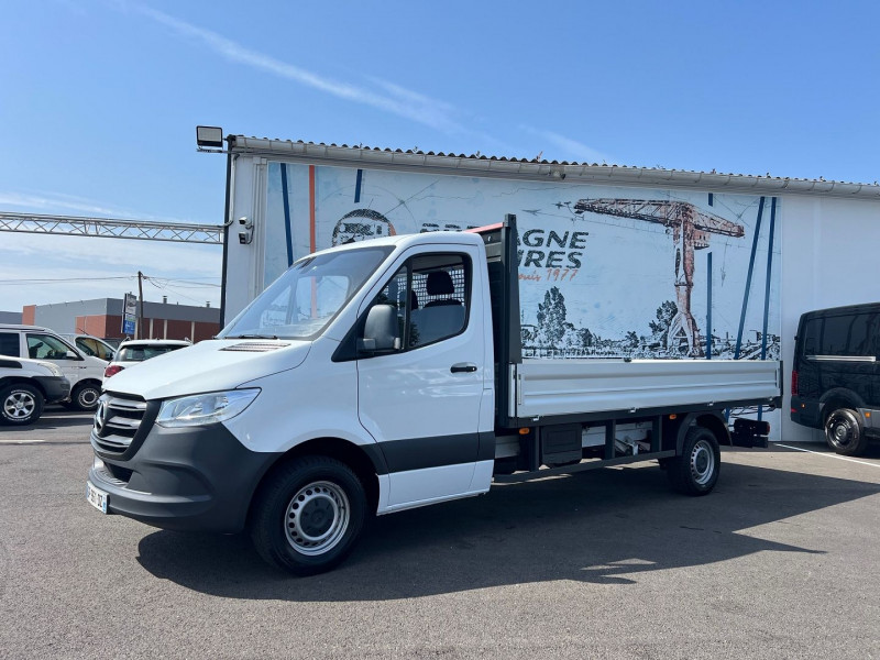 Photo 1 de l'offre de MERCEDES-BENZ SPRINTER CCB PLATEAU 4M30 315 CDI 43 3T5 PRO + OPTIONS à 38340€ chez Bretagne Utilitaires