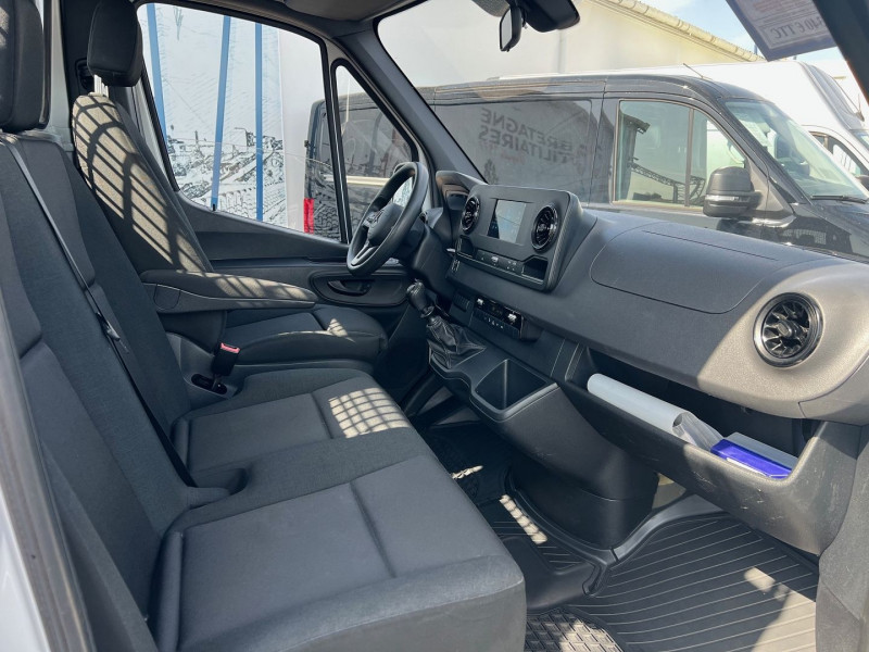 Photo 6 de l'offre de MERCEDES-BENZ SPRINTER CCB PLATEAU 4M30 315 CDI 43 3T5 PRO + OPTIONS à 38340€ chez Bretagne Utilitaires
