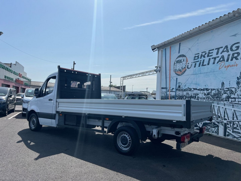 Photo 8 de l'offre de MERCEDES-BENZ SPRINTER CCB PLATEAU 4M30 315 CDI 43 3T5 PRO + OPTIONS à 38340€ chez Bretagne Utilitaires