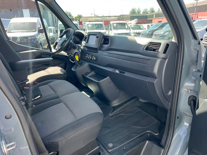 Photo 6 de l'offre de RENAULT MASTER III FG F3300 L2H2 2.3 BLUE DCI 150CH GRAND CONFORT EURO6 à 16740€ chez Bretagne Utilitaires