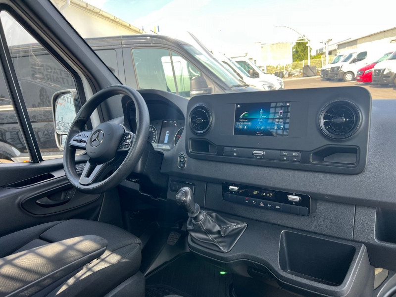 Photo 7 de l'offre de MERCEDES-BENZ SPRINTER CCB PLATEAU 4M30 315 CDI 43 3T5 PRO + OPTIONS à 38340€ chez Bretagne Utilitaires