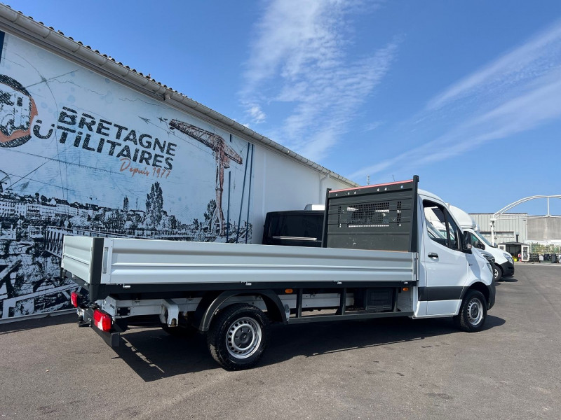 Photo 3 de l'offre de MERCEDES-BENZ SPRINTER CCB PLATEAU 4M30 315 CDI 43 3T5 PRO + OPTIONS à 38340€ chez Bretagne Utilitaires