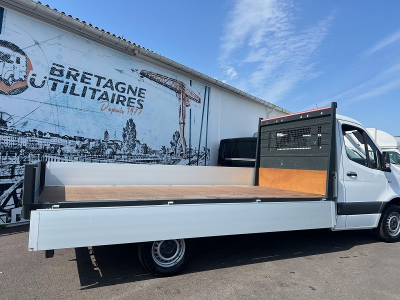 Photo 4 de l'offre de MERCEDES-BENZ SPRINTER CCB PLATEAU 4M30 315 CDI 43 3T5 PRO + OPTIONS à 38340€ chez Bretagne Utilitaires