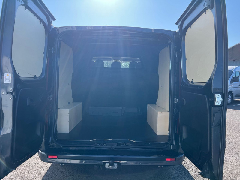 Photo 5 de l'offre de RENAULT TRAFIC 5 PLACES L1H1 3T 2.0 BLUE DCI 170CH CAB APPRO GRAND CONFORT EDC à 34740€ chez Bretagne Utilitaires