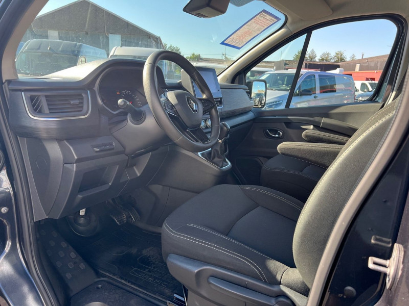 Photo 4 de l'offre de RENAULT TRAFIC 5 PLACES L1H1 3T 2.0 BLUE DCI 170CH CAB APPRO GRAND CONFORT EDC à 34740€ chez Bretagne Utilitaires