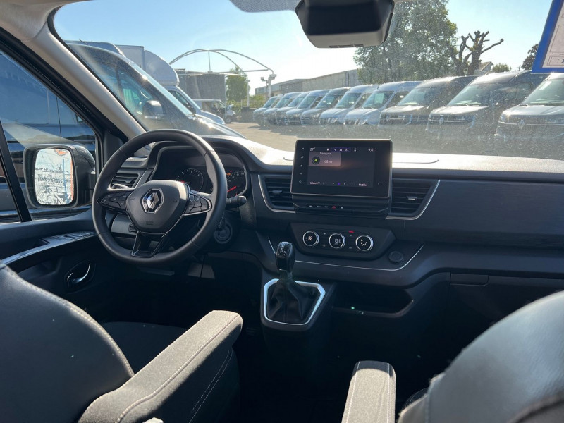 Photo 6 de l'offre de RENAULT TRAFIC 5 PLACES L1H1 3T 2.0 BLUE DCI 170CH CAB APPRO GRAND CONFORT EDC à 34740€ chez Bretagne Utilitaires