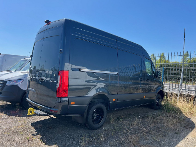 Photo 1 de l'offre de MERCEDES-BENZ SPRINTER 519 CDI 37S L2H2 SELECT + FULL OPTIONS + PTRA 7T à 71940€ chez Bretagne Utilitaires
