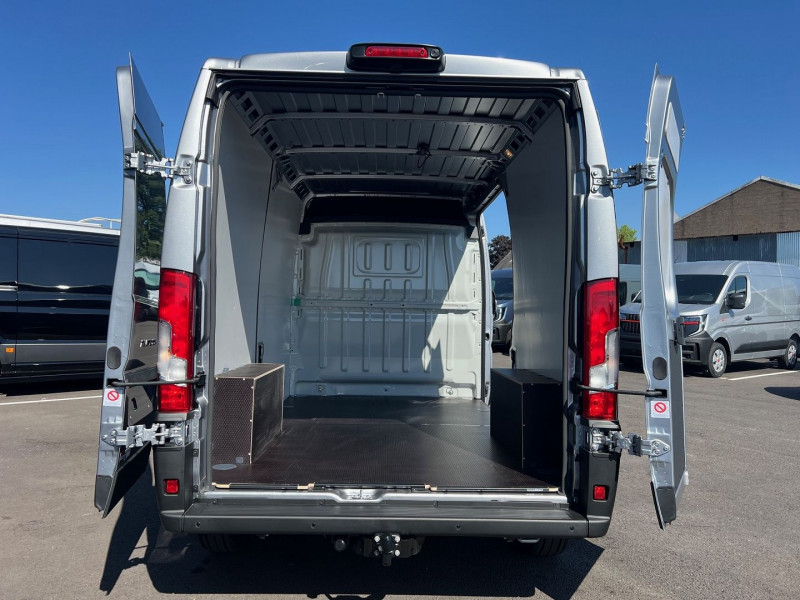 Photo 3 de l'offre de FIAT DUCATO FG MH2 - L2H2 3.5 MAXI 180CH S&S PACK PREMIUM CONNECT BVA8 à 43740€ chez Bretagne Utilitaires