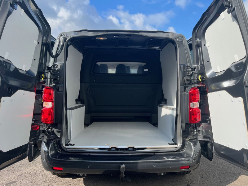 Photo 2 de l'offre de FIAT SCUDO 6PL M 2.0 BLUEHDI 180CH S&S PACK PREMIUM CONNECT EAT8 à 39900€ chez Bretagne Utilitaires