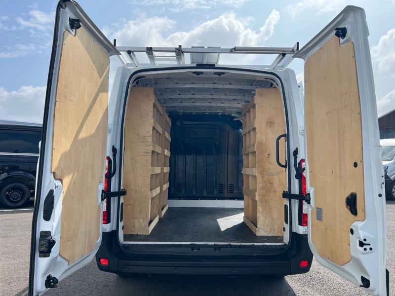 Photo 3 de l'offre de RENAULT MASTER GALERIE F3500 L1H1 2.3 DCI 135CH GRAND CONFORT + OPTIONS à 18900€ chez Bretagne Utilitaires