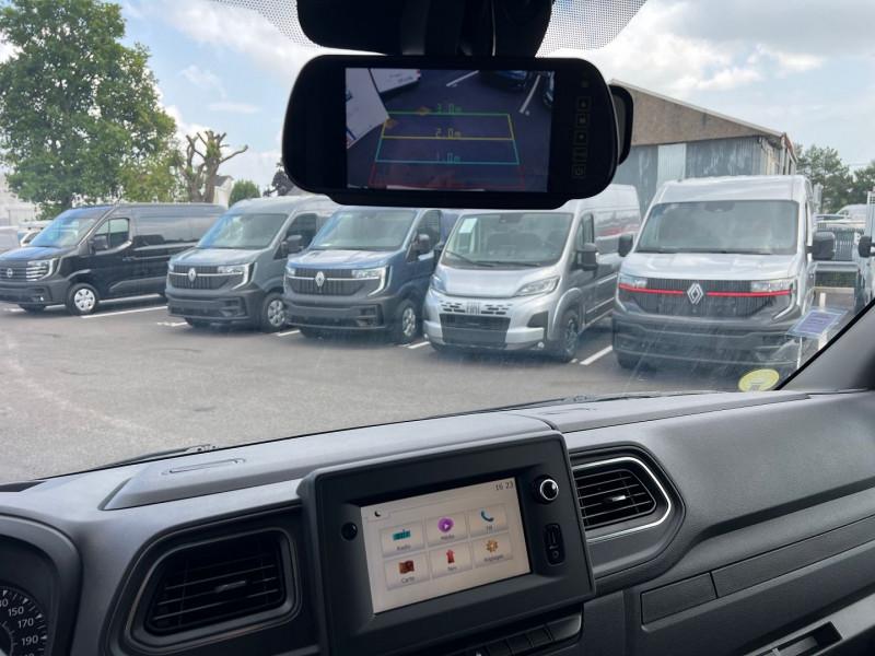 Photo 8 de l'offre de RENAULT MASTER PLANCHER CAISSE + PORTE LAT. 2.3 DCI 145CH GPS + CAMERA à 28740€ chez Bretagne Utilitaires