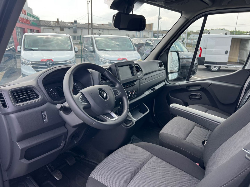 Photo 6 de l'offre de RENAULT MASTER PLANCHER CAISSE + PORTE LAT. 2.3 DCI 145CH GPS + CAMERA à 28740€ chez Bretagne Utilitaires