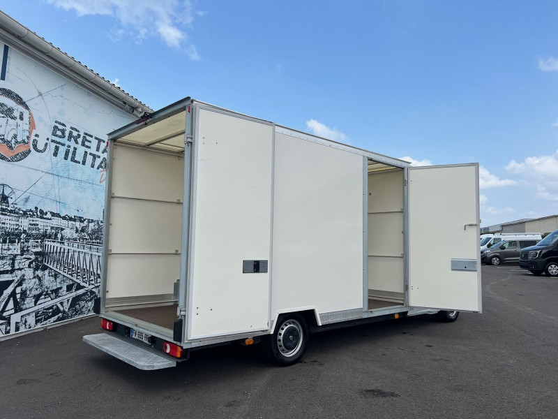 Photo 11 de l'offre de RENAULT MASTER PLANCHER CAISSE + PORTE LAT. 2.3 DCI 145CH GPS + CAMERA à 28740€ chez Bretagne Utilitaires