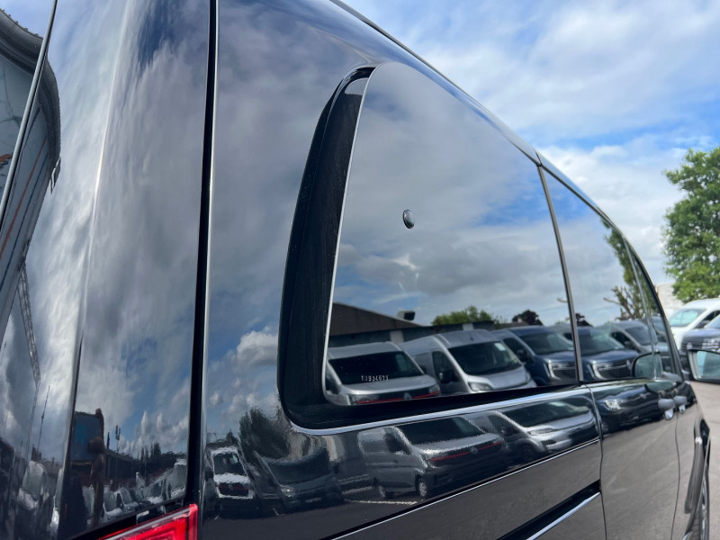 Photo 5 de l'offre de MERCEDES-BENZ VITO FG 4X4 119 CDI MIXTO COMPACT SELECT 9G-TRONIC à 35940€ chez Bretagne Utilitaires