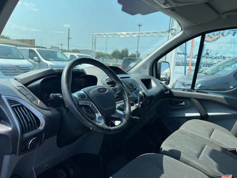Photo 3 de l'offre de FORD TRANSIT CUSTOM L2H2 2.0 TDCI 130 TREND + GALERIE + ATTELAGE à 14340€ chez Bretagne Utilitaires