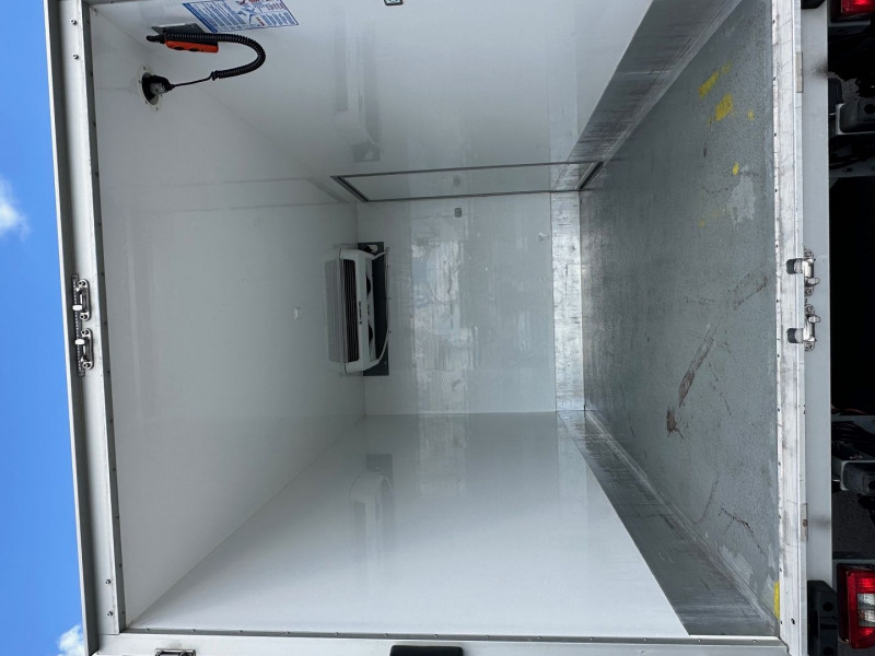 Photo 8 de l'offre de MERCEDES-BENZ SPRINTER CCB 517 CDI CAISSE FRIGO FRCX 12/2018 + HAYON 750 KG à 46740€ chez Bretagne Utilitaires
