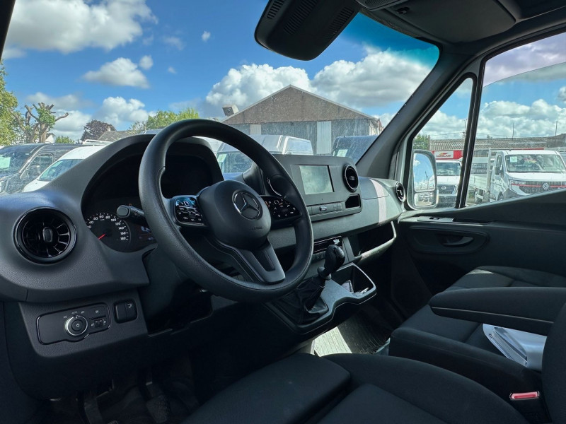 Photo 4 de l'offre de MERCEDES-BENZ SPRINTER CCB 517 CDI CAISSE FRIGO FRCX 12/2018 + HAYON 750 KG à 46740€ chez Bretagne Utilitaires