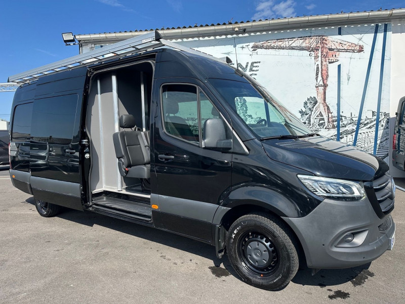 Photo 2 de l'offre de MERCEDES-BENZ SPRINTER FG 5 PLACES 319 CDI 43 3T5 SELECT PROPULSION 7G-TRONIC PLUS à 50340€ chez Bretagne Utilitaires