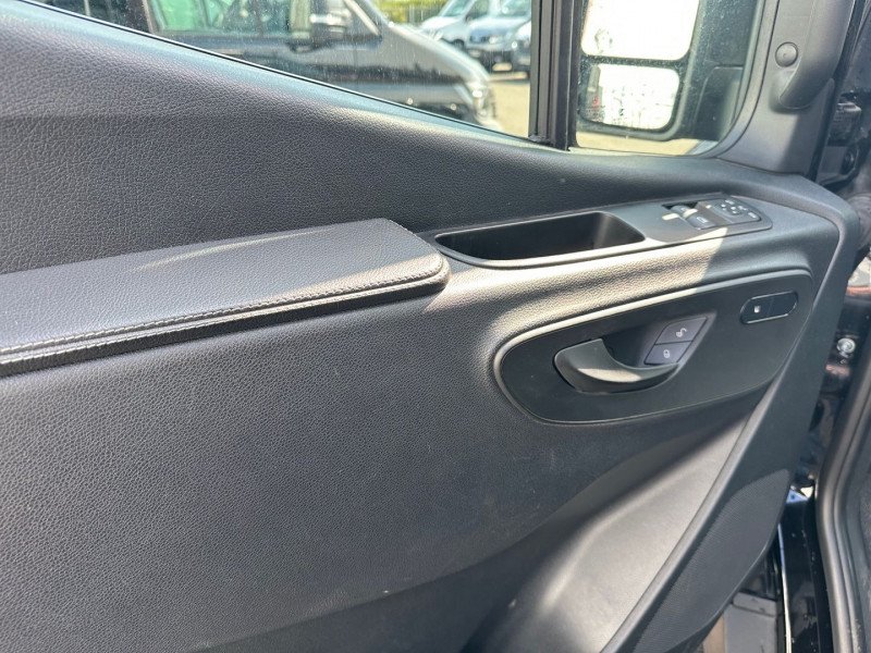 Photo 10 de l'offre de MERCEDES-BENZ SPRINTER FG 5 PLACES 319 CDI 43 3T5 SELECT PROPULSION 7G-TRONIC PLUS à 50340€ chez Bretagne Utilitaires