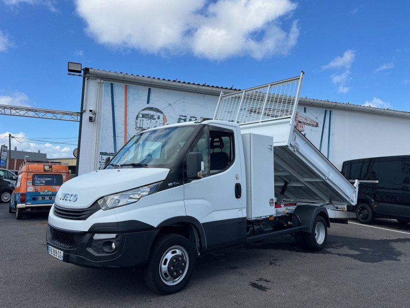 Photo 1 de l'offre de IVECO DAILY CCB BENNE + COFFRE JPM 35C15 EMPATTEMENT 3750 à 23940€ chez Bretagne Utilitaires