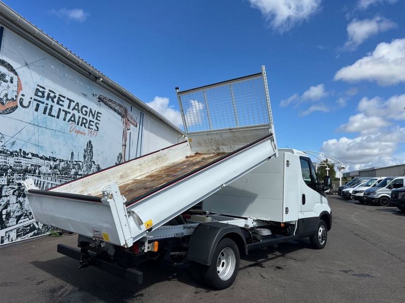 Photo 3 de l'offre de IVECO DAILY CCB BENNE + COFFRE JPM 35C15 EMPATTEMENT 3750 à 23940€ chez Bretagne Utilitaires