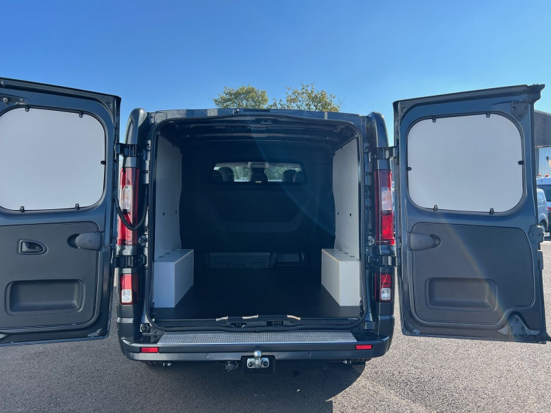 Photo 4 de l'offre de RENAULT TRAFIC NEW 5 PLACES BVA9 170 CV L2H1 EXCLUSIVE + OPTIONS à 46740€ chez Bretagne Utilitaires