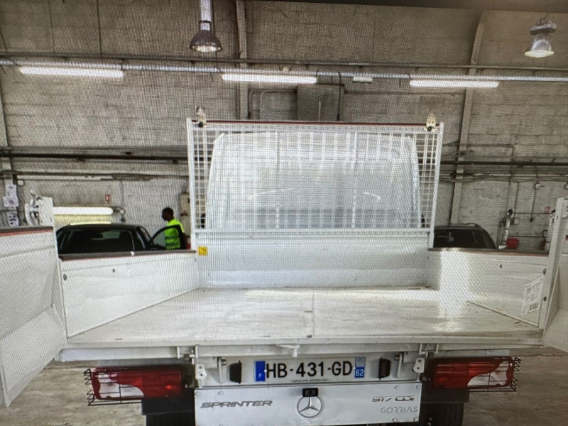 Photo 5 de l'offre de MERCEDES-BENZ SPRINTER CCB 517 CDI BVM6 37 3T5 BENNE JPM 2 VANTAUX à 45540€ chez Bretagne Utilitaires