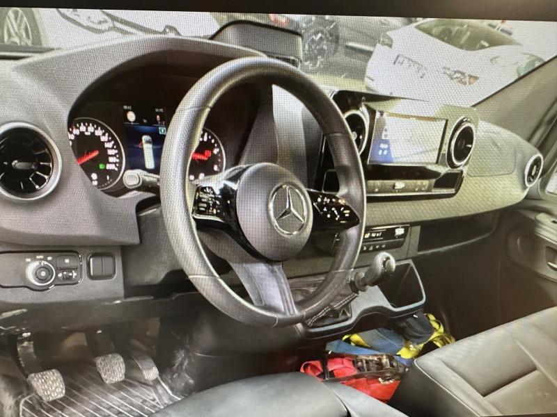 Photo 4 de l'offre de MERCEDES-BENZ SPRINTER CCB 517 CDI BVM6 37 3T5 BENNE JPM 2 VANTAUX à 45540€ chez Bretagne Utilitaires