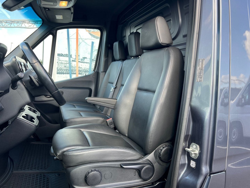 Photo 7 de l'offre de MERCEDES-BENZ SPRINTER L2H1 215 CDI 39 3T0 PRO TRACTION 9G-TRONIC à 35940€ chez Bretagne Utilitaires